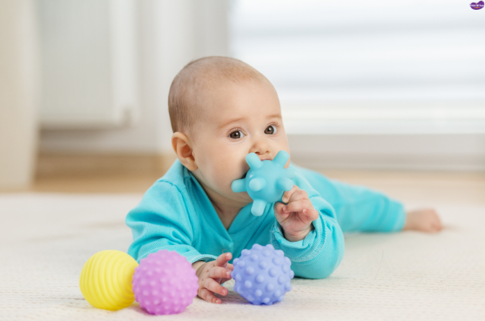 Best toys for first year (3–6 months) such as teething toys, crinkle toys and soft balls to support grasping, teething and hand-eye coordination.