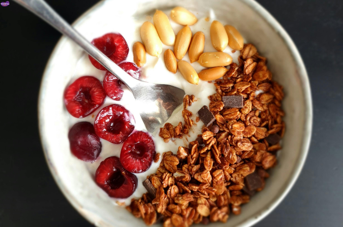 oats with milk and fruits for healthy foods to help your baby gain weight