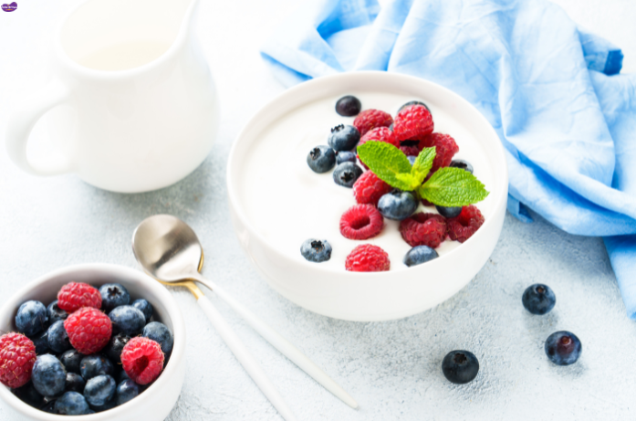 Baby weight gain foods – full-fat yogurt with fresh berries for healthy baby weight gain