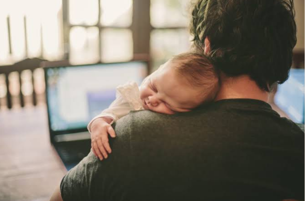 dad bonding with newborn