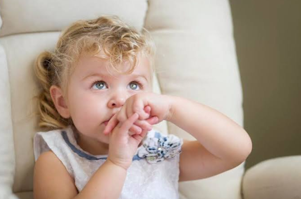 toddler bites nails