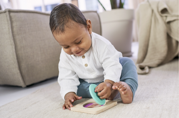 when do babies reach for toys